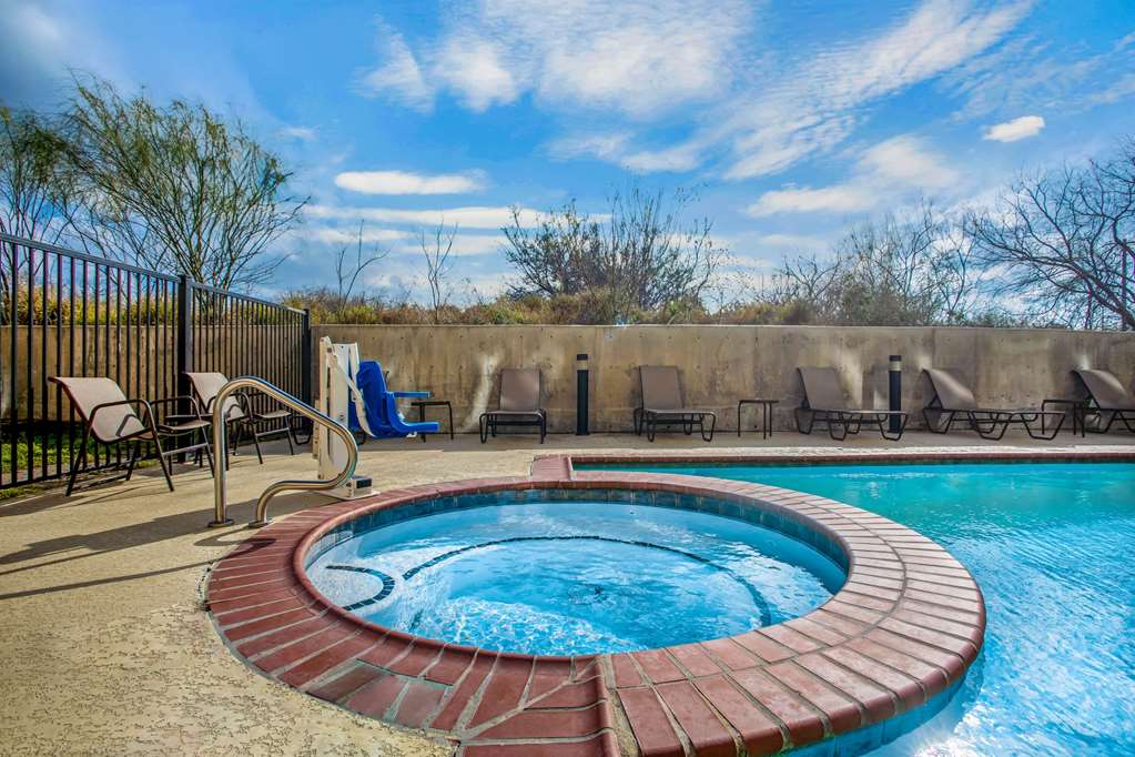 La Quinta Inn & Suites by Wyndham Karnes City Kenedy - photo 14