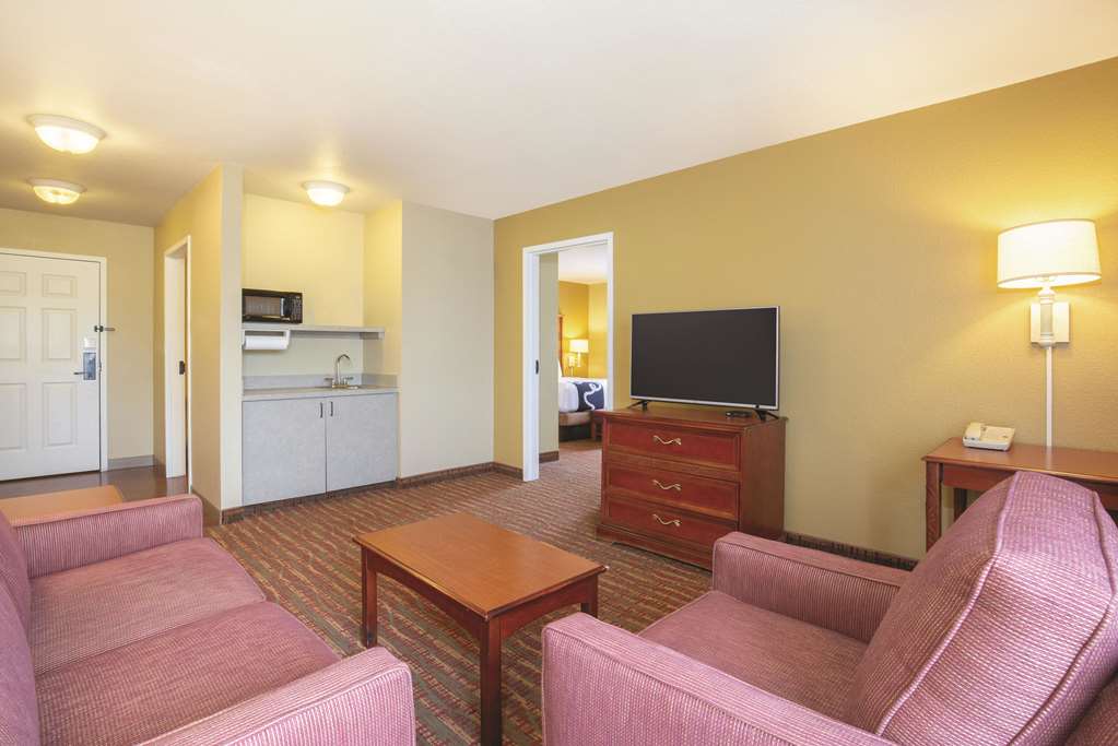 La Quinta Inn & Suites by Wyndham Bentonville - photo 27
