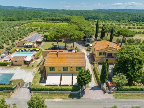 Il Pino appartamento Leccio in Cecina, Italy