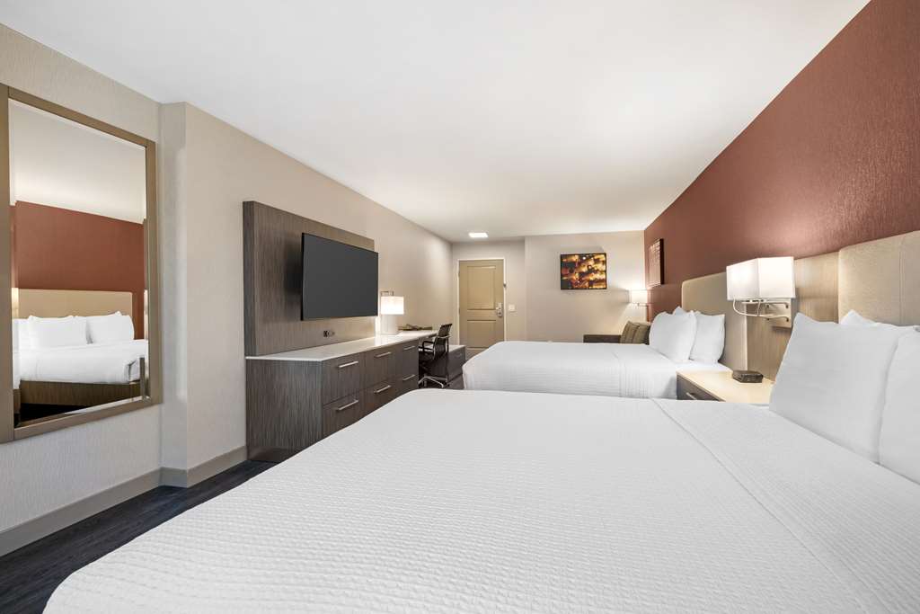 Best Western Plus Temecula Wine Country Hotel &Suites - photo 22