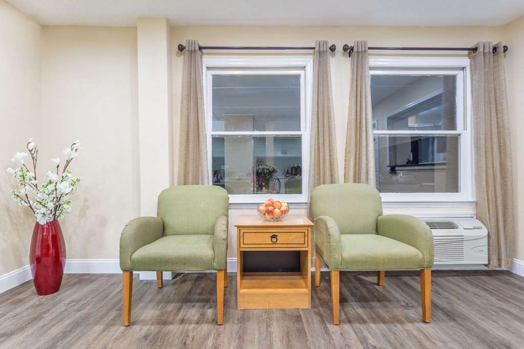 Super 8 by Wyndham Manning - photo 4