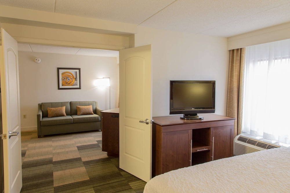 Hampton Inn & Suites Albany Downtown - photo 22