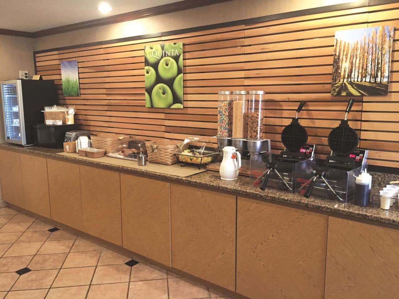 La Quinta Inn Milwaukee West Brookfield - photo 12