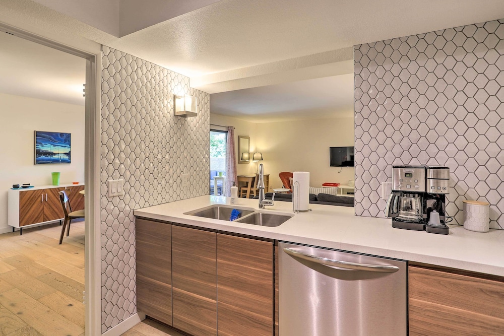 Palm Springs Hideaway w Resort Amenities - photo 20