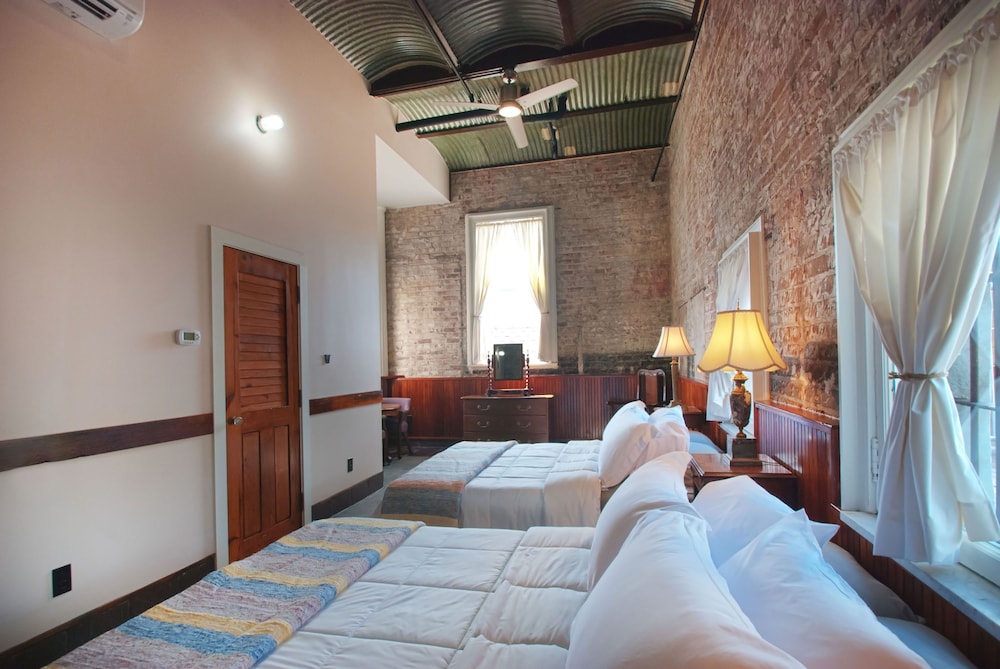 Inn at the Old Jail - photo 13