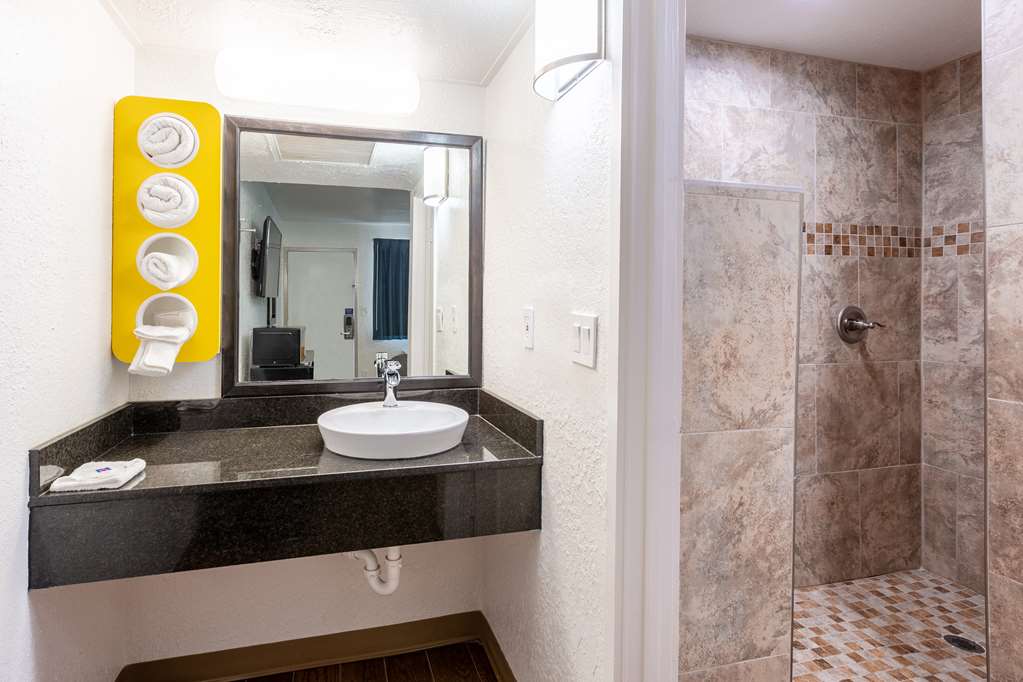 Motel 6 Valdosta GA University - photo 21