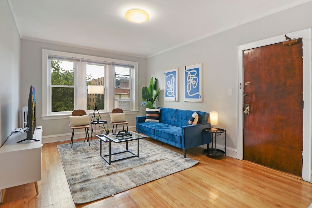 Spacious & Inviting 1BR Apt in Chicago Cullom B2 — 4-Star Luxury Hotel in Chicago, United States