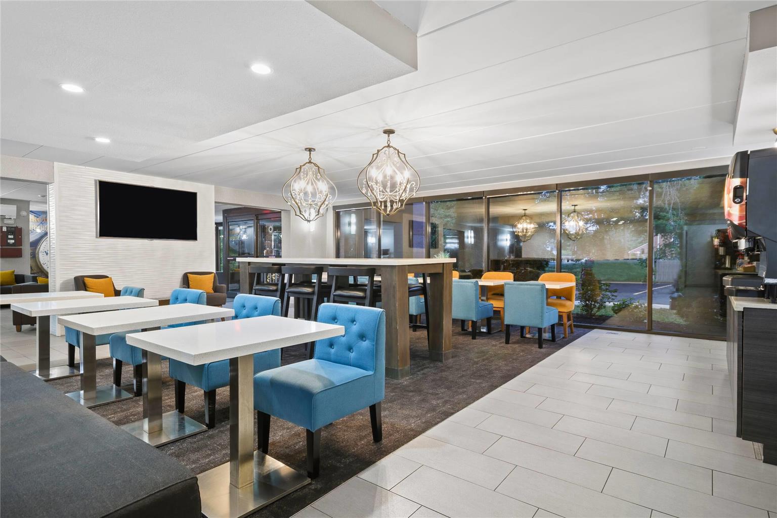 La Quinta Inn & Suites by Wyndham Sturbridge - photo 19