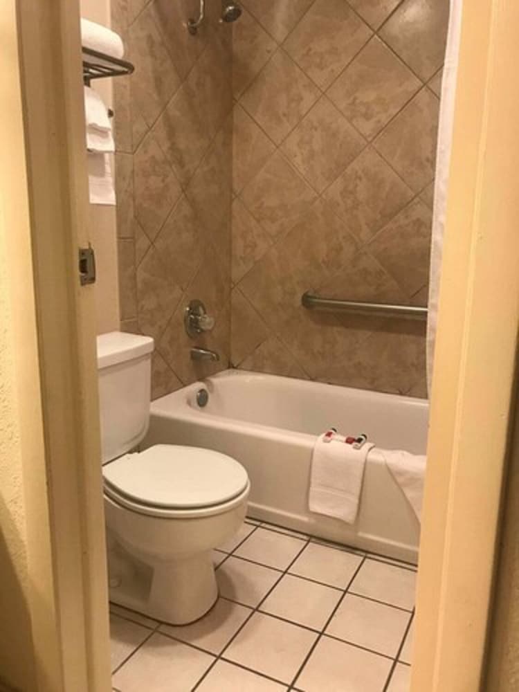 Days Inn by Wyndham Abilene - photo 26