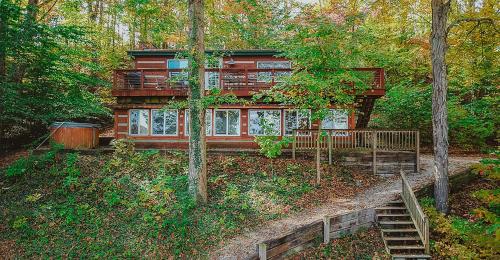 Soaring Eagle Cabin — 4-Star Luxury Hotel in Nashville, United States