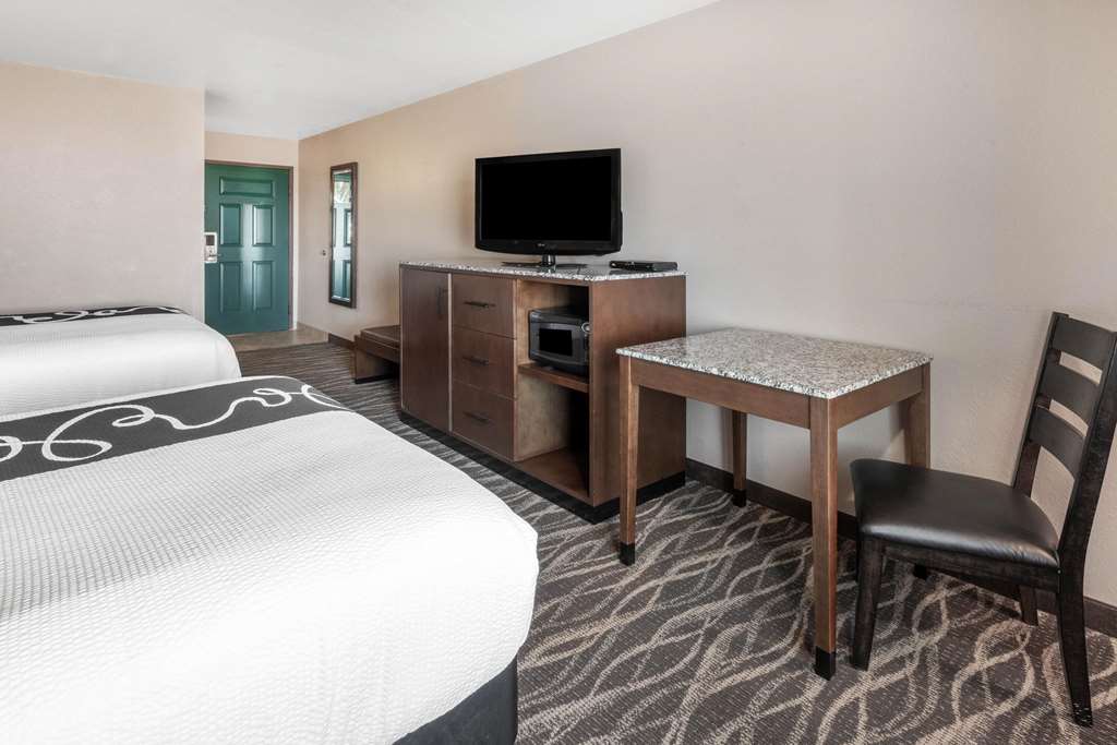La Quinta Inn & Suites by Wyndham Belgrade Bozeman Airport - photo 14
