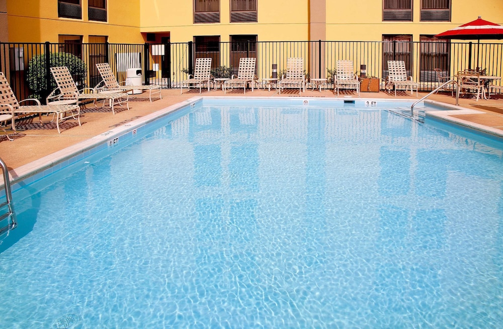 Hampton Inn Alexandria Pentagon South - photo 15
