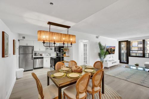 Beachside Condo with Resort Amenities Including Pools Gym and Bathtub 708 in Miami Beach, United States