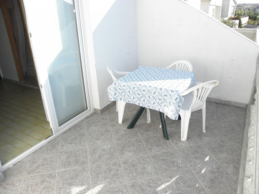 Fabijan 50m From sea A1 — hotel in Povljana