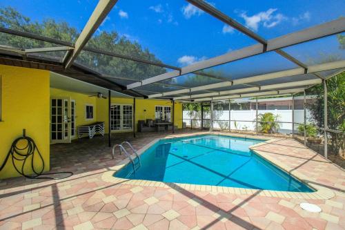 Private Pool Home Near Anna Maria Island — 4-Star Luxury Hotel in Bradenton, United States