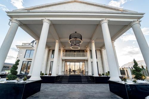 Hotel Caprice — hotel in Bacau