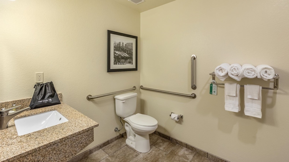 Cobblestone Hotel & Suites Hartford - photo 41