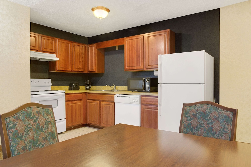Hawthorn Extended Stay by Wyndham Cincinnati Sharonville - photo 5