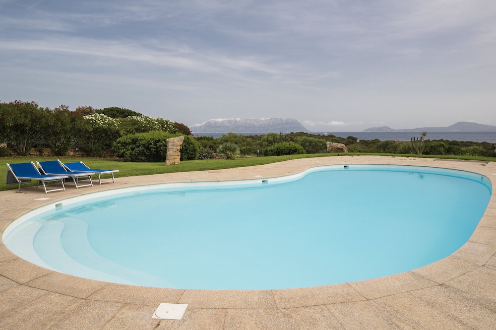 Spiaggia Bianca Pedra Rosa Your House in Sardinia — 4-Star Luxury Hotel in Golfo Aranci, Italy