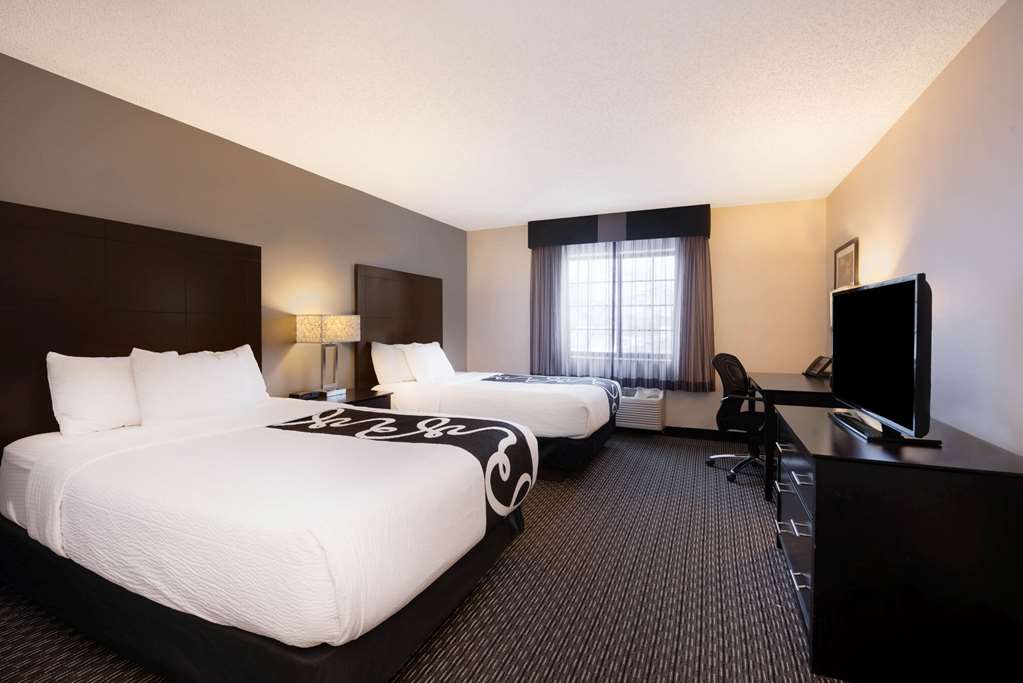 La Quinta Inn & Suites by Wyndham Cleveland Macedonia - photo 40