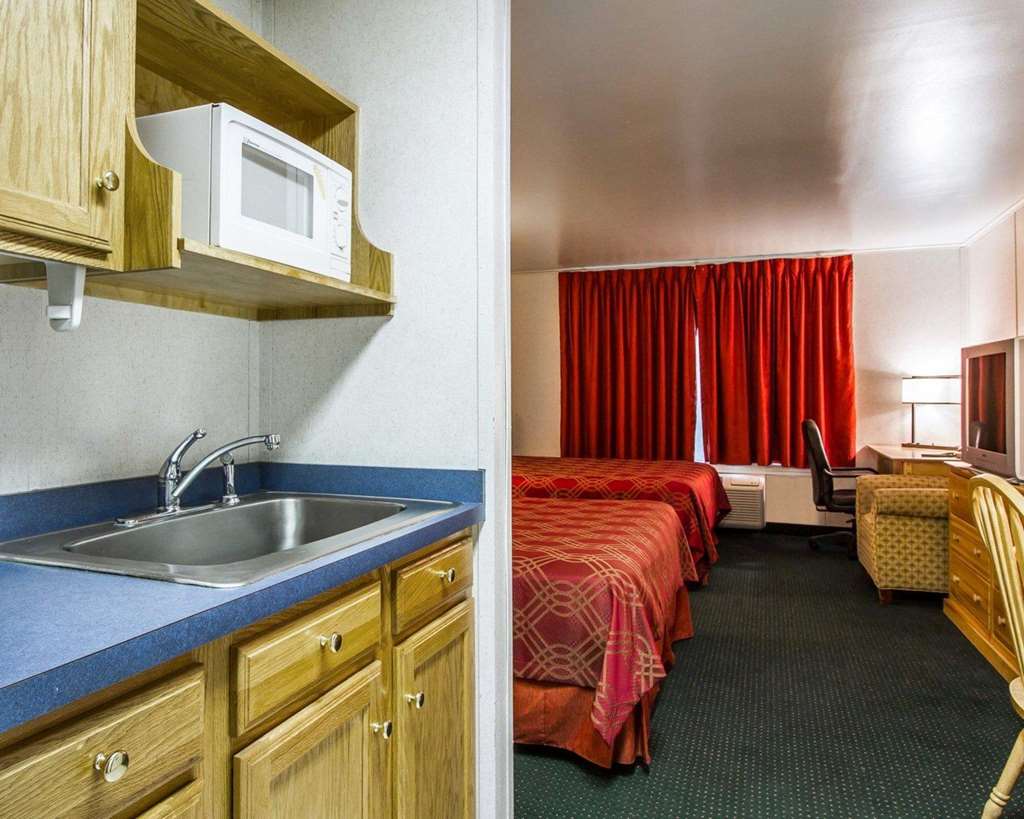 Rodeway Inn & Suites Brunswick near Hwy 1 - photo 24