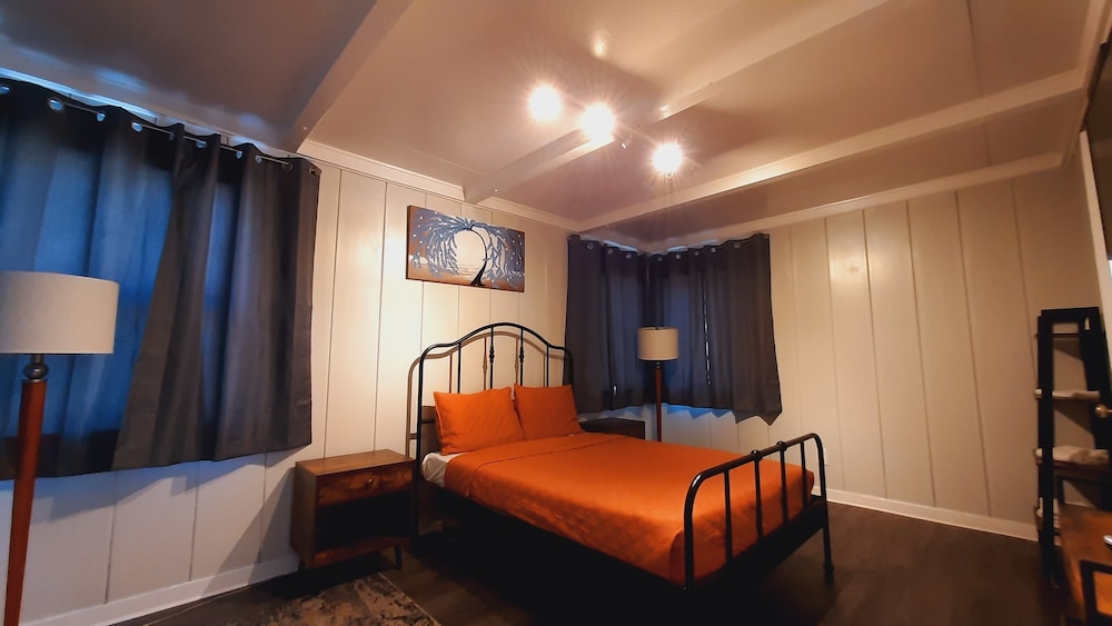 Sherwood Arms Motel - photo 22