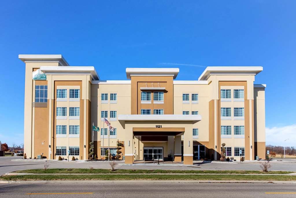 La Quinta Inn & Suites by Wyndham Springfield IL - photo 3