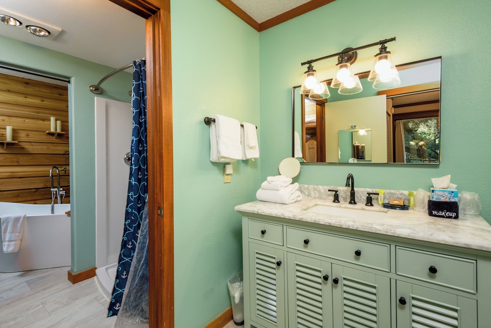 Little Creek Cove Beachfront Resort - photo 85