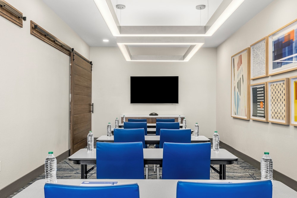 Holiday Inn Express & Suites Phoenix West Tolleson by IHG - photo 68