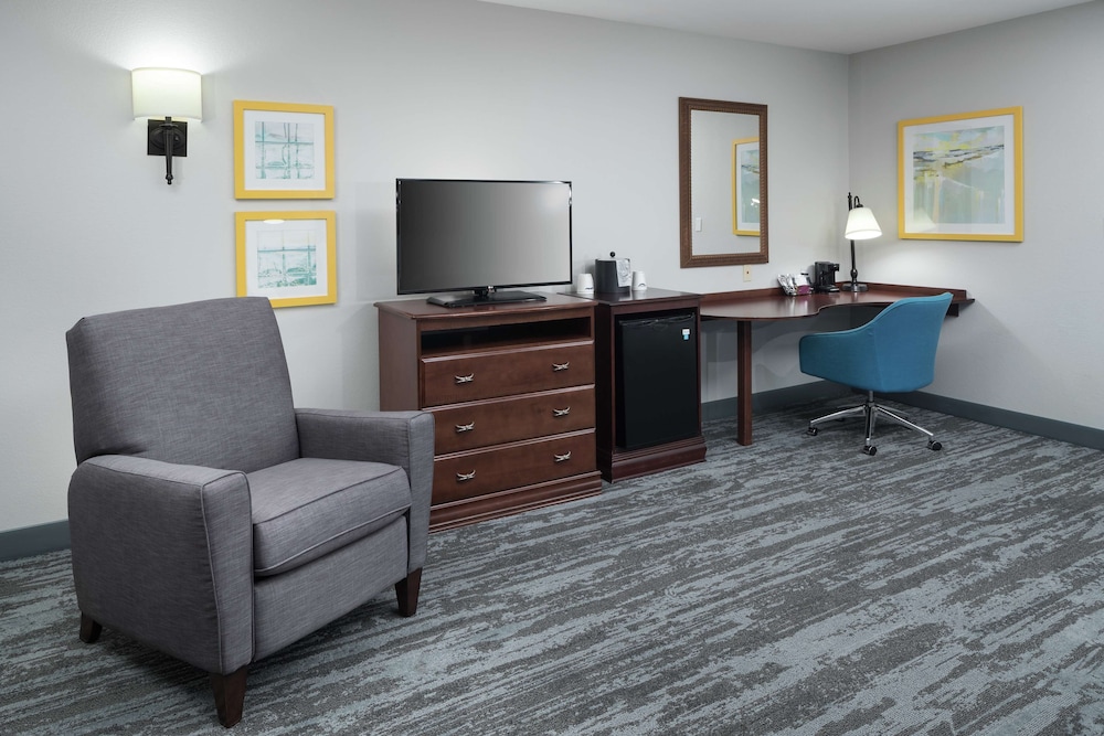 Hampton Inn & Suites Rochester North - photo 8