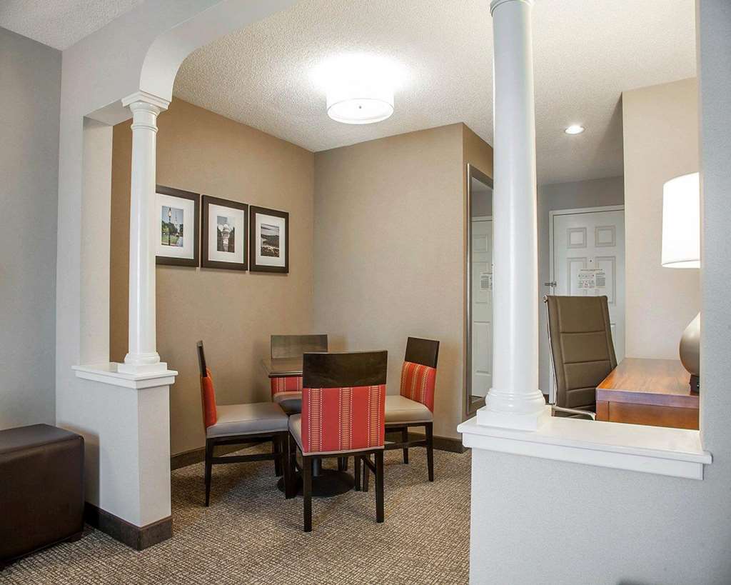 Comfort Suites West Warwick Providence - photo 16