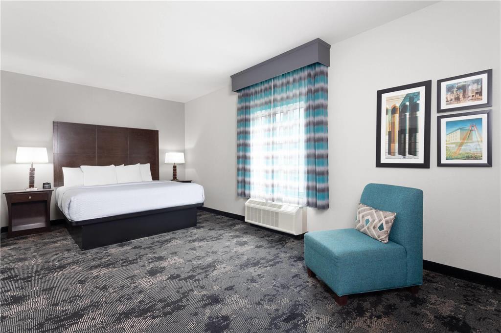 La Quinta Inn & Suites by Wyndham Columbus Edinburgh - photo 34