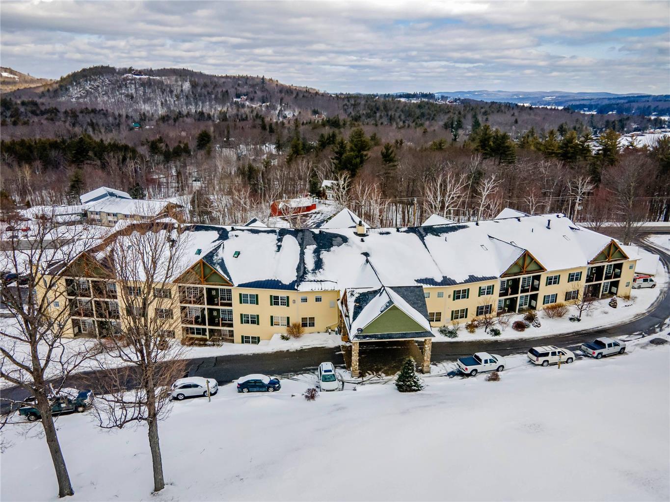 Mountain Edge Suites at Sunapee an Ascend Collection Hotel - photo 10