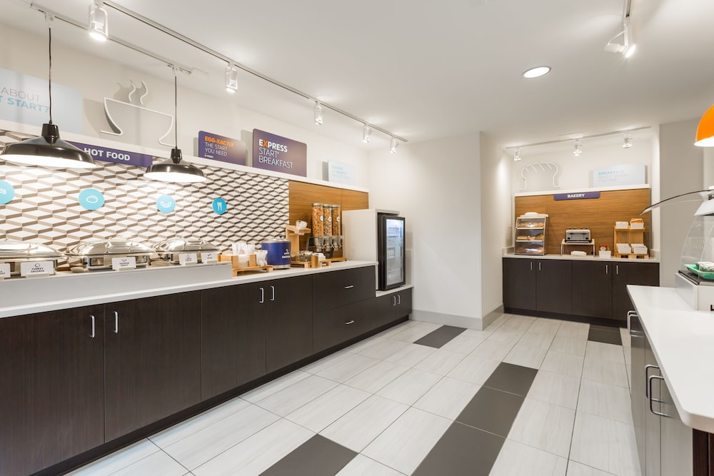 Holiday Inn Express Hotel & Suites Wilmington University Ctr by IHG - photo 19