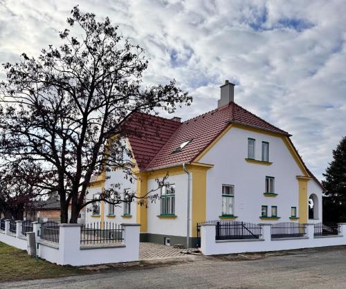 Ubytování u Holoubka - carbon neutral hotel in Unknown City