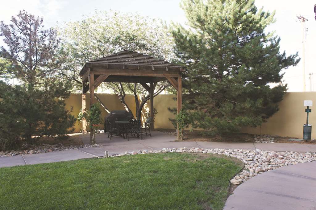 La Quinta Inn & Suites by Wyndham Albuquerque Midtown - photo 61