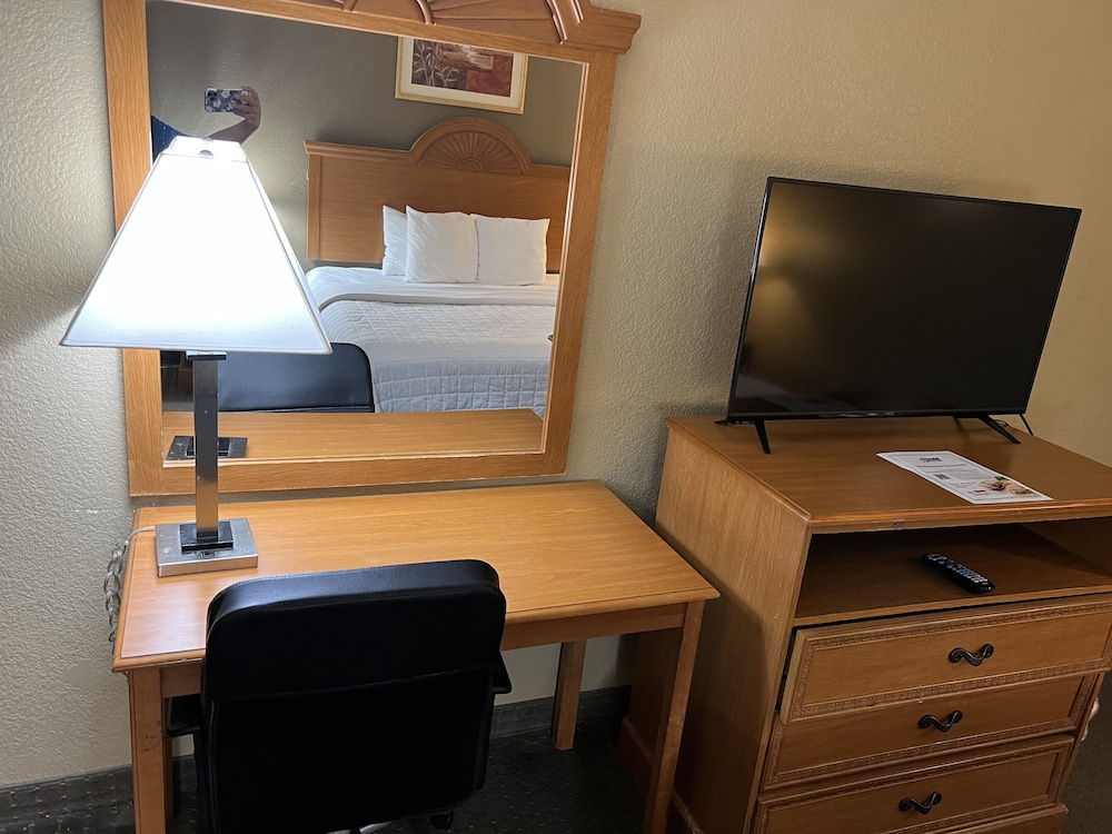 Americas Best Value Inn Pharr - photo 9