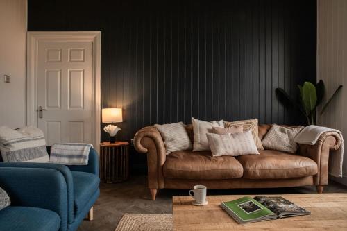 Luxurious Manor House with Sea Views Sleeps 10 — 4-Star Luxury Hotel in Amlwch, United Kingdom
