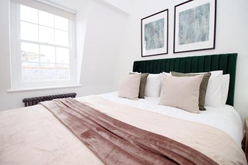 Heart of Bath: Kingsmead Apartment — 4-Star Luxury Hotel in Bath, United Kingdom