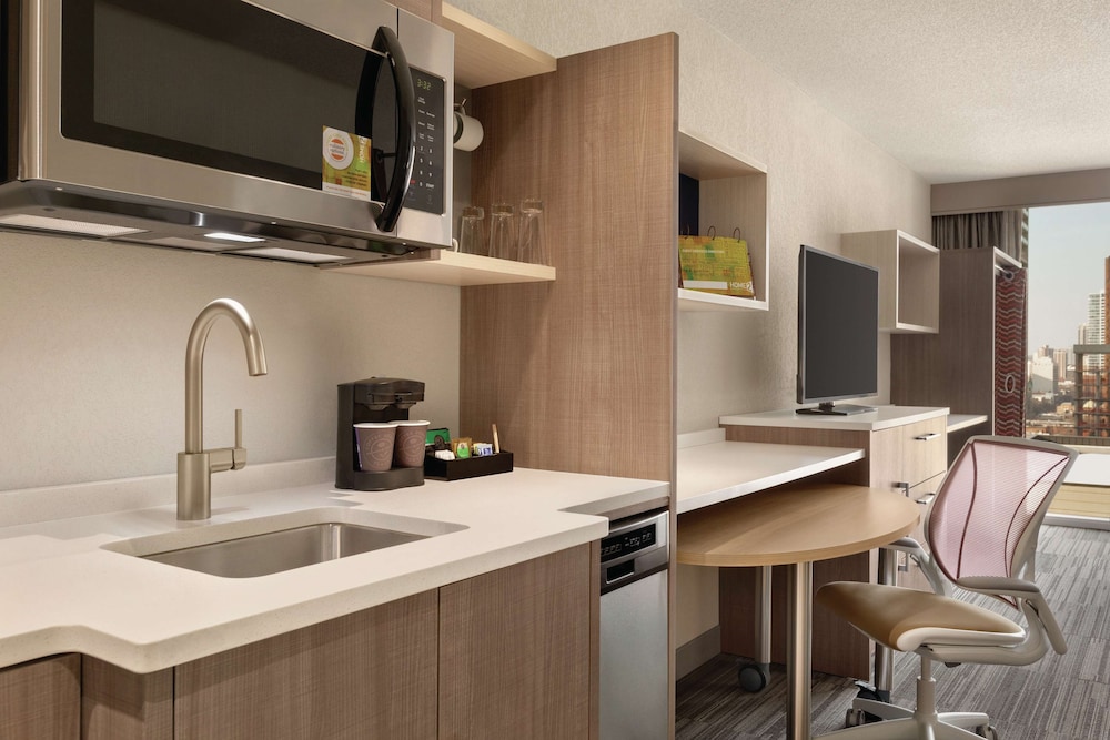 Home2 Suites by Hilton Chicago River North - photo 11