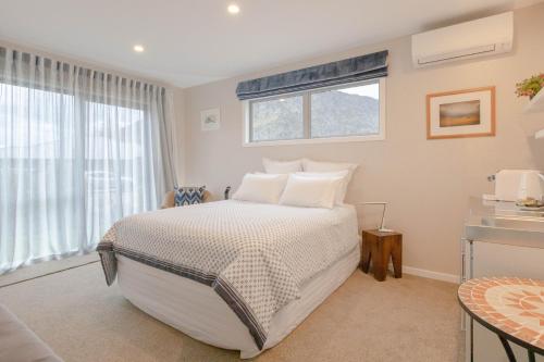 Queenstown Modern Studio at Arthurs Point — 4-Star Luxury Hotel in Queenstown, New Zealand