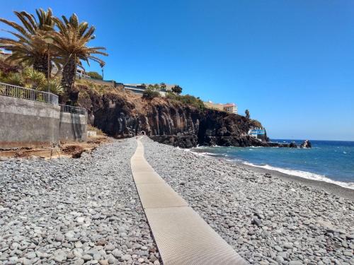 Atlantic Gardens Beach atlanticgardensbeach com — 4-Star Luxury Hotel in Funchal, Portugal
