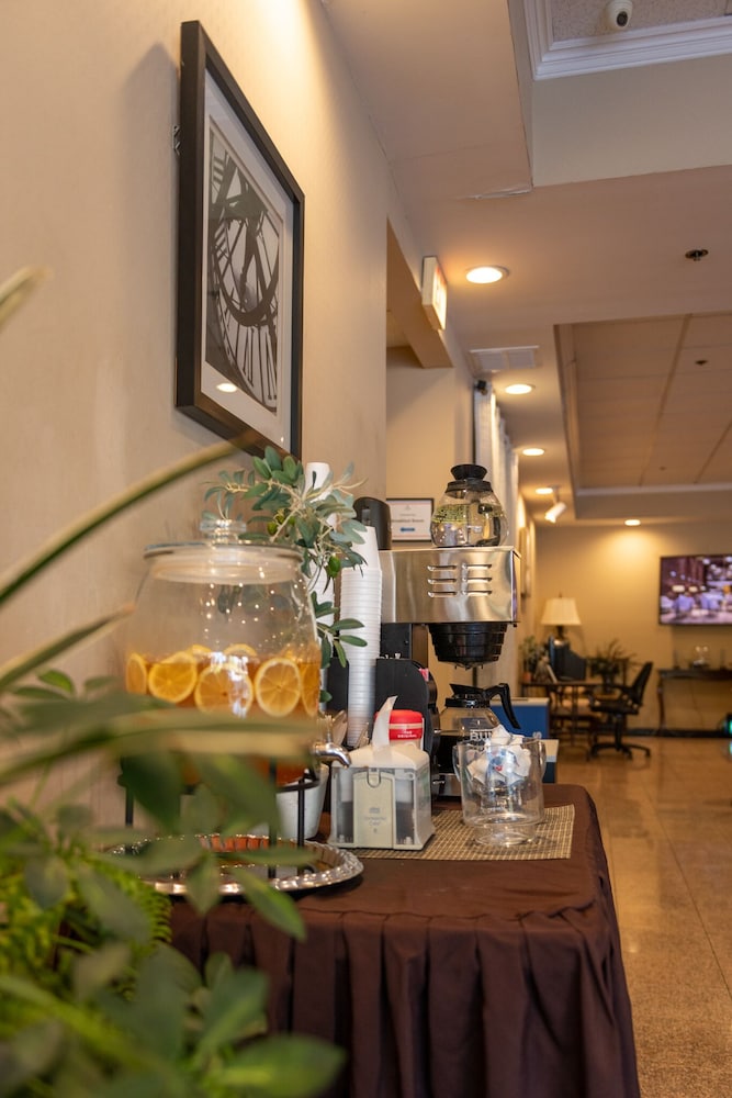 GreenTree Inn & Suites Alhambra - photo 4
