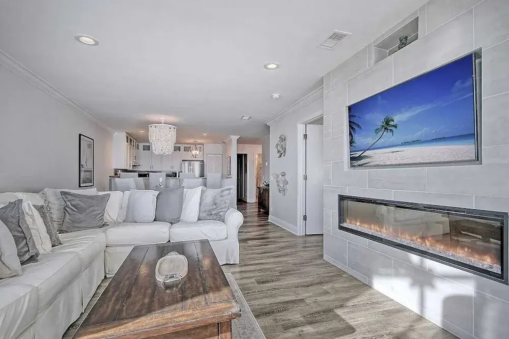 412 Seascape by Avantstay Oceanfront Balcony - photo 5