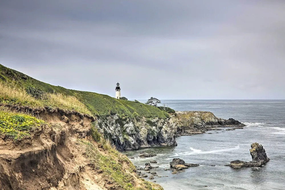 Luxurious Newport Estate w Spa & Lighthouse Views - photo 17