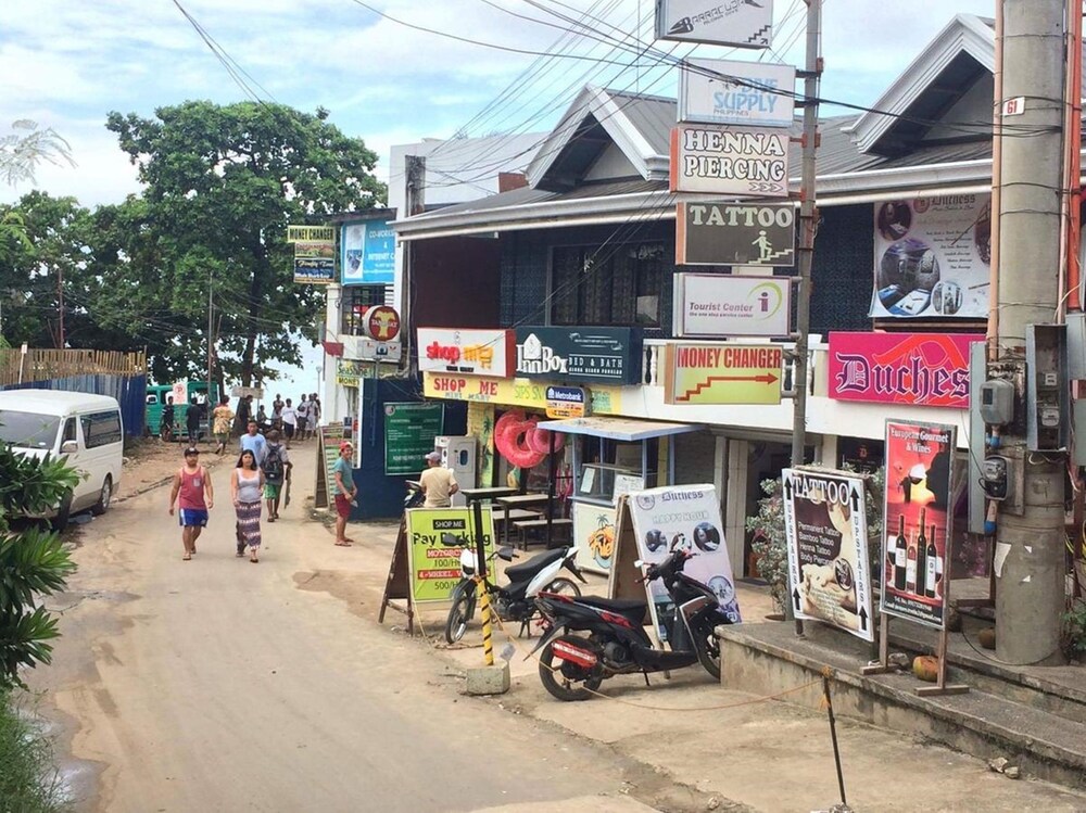InnBox Bed & Bath - carbon neutral hotel in Panglao