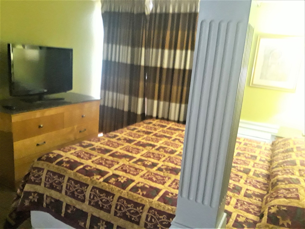 Madison Inn and Suites - photo 21