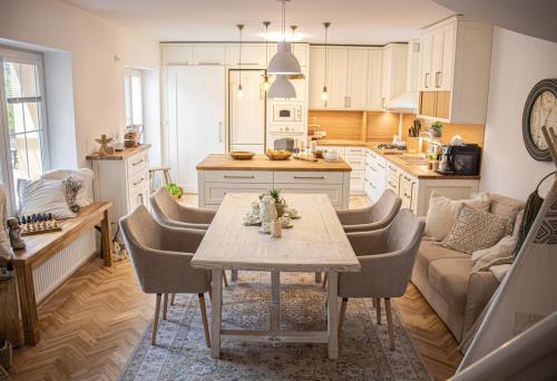 Apartmány u Petry — 4-Star Luxury Hotel in Luhacovice, Czech Republic