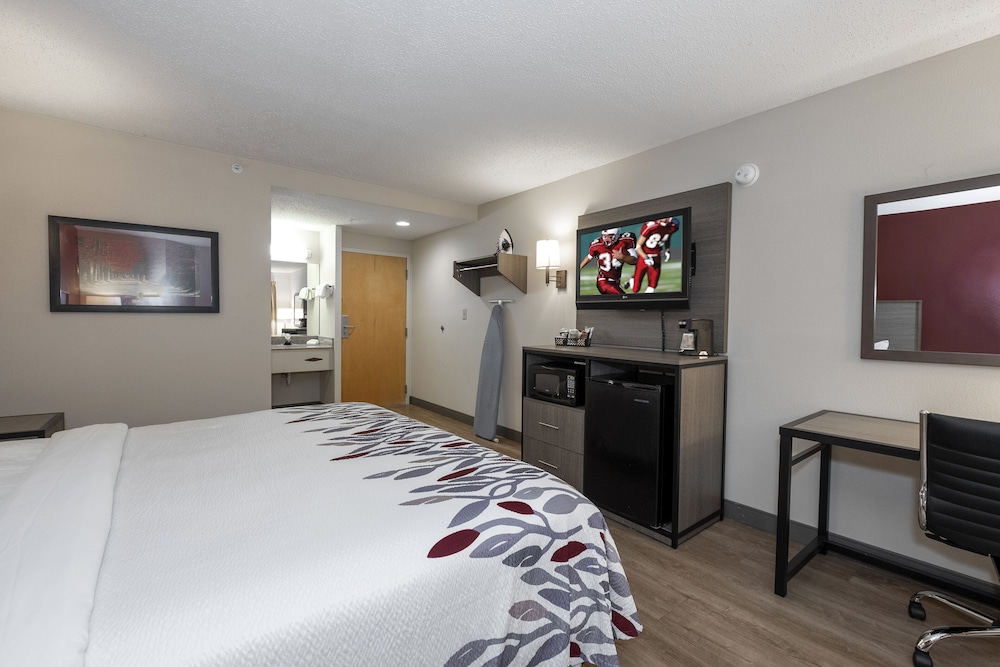 Red Roof Inn Clifton Park - photo 24