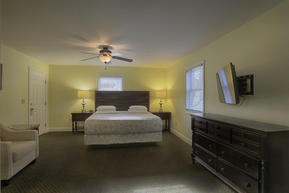 Beach Cove Waterfront Inn - photo 13